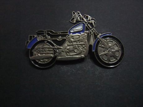 Harley-Davidson Sportster, blauw-zwart-zilverkleur, motor naar rechts